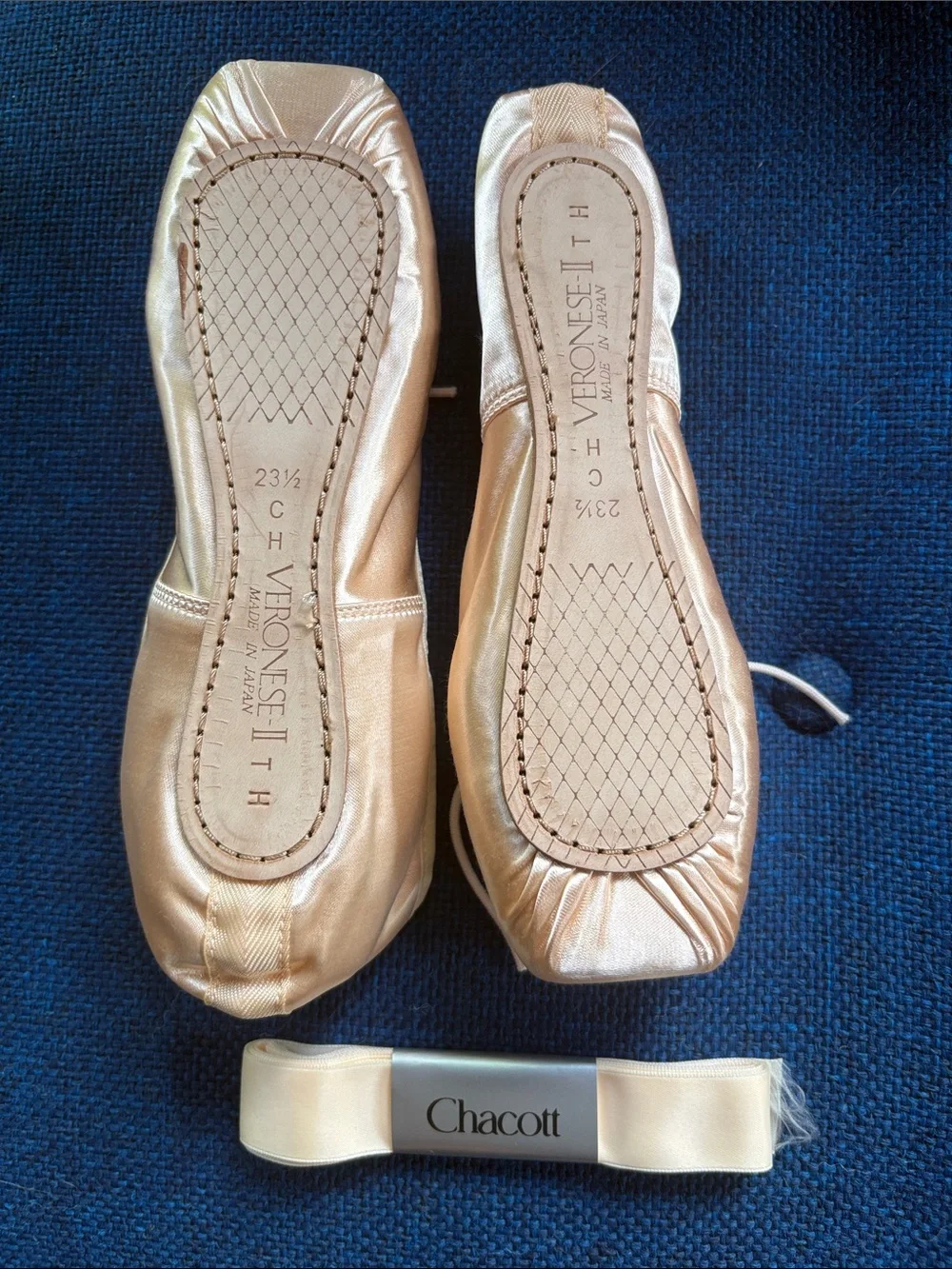 LOT OF 2 PAIRS Chacott Veronese-II Pointe Shoes Size 23.5 C Hard Shank Unworn